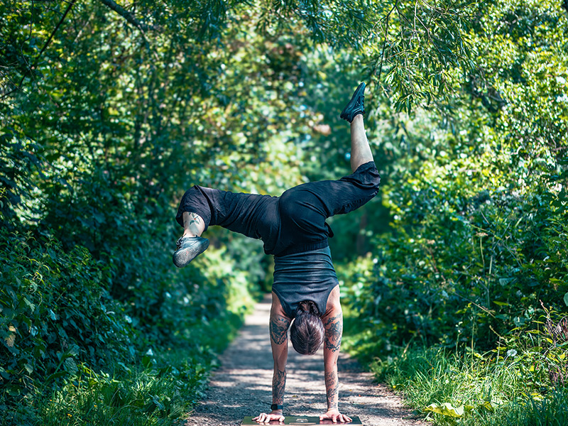 Handstand teacher